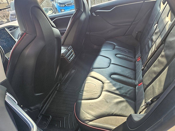 Tesla Model S 7 of 16