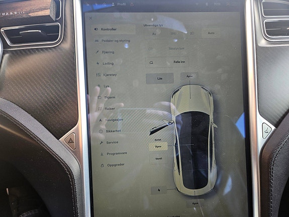 Tesla Model S 11 of 16