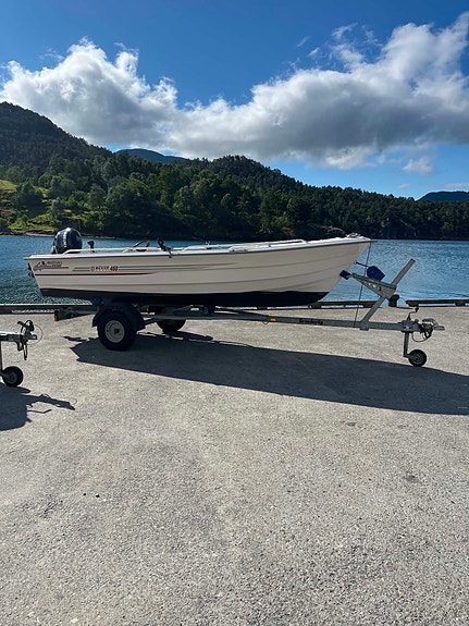 Bever 460 med NY Suzuki DF20 + henger