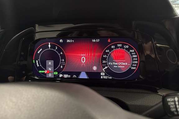 Volkswagen Golf VIII 10 of 24