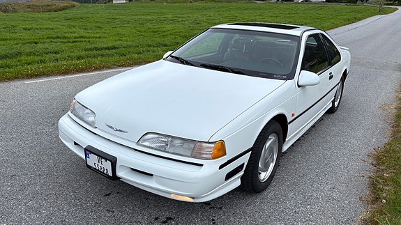 Ford Thunderbird 2 of 5