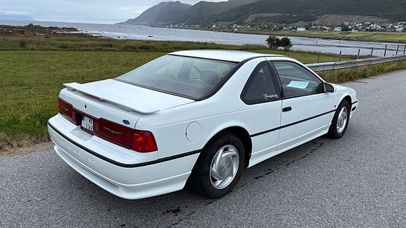 Ford Thunderbird 4 of 5