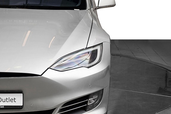Tesla Model S 5 of 5