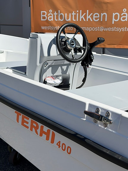 Se her!  Terhi 400CC m konsoll- 9,9 Tohatsu 6 of 8