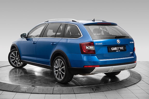 Skoda Octavia Scout 3 of 5