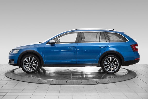 Skoda Octavia Scout 2 of 5