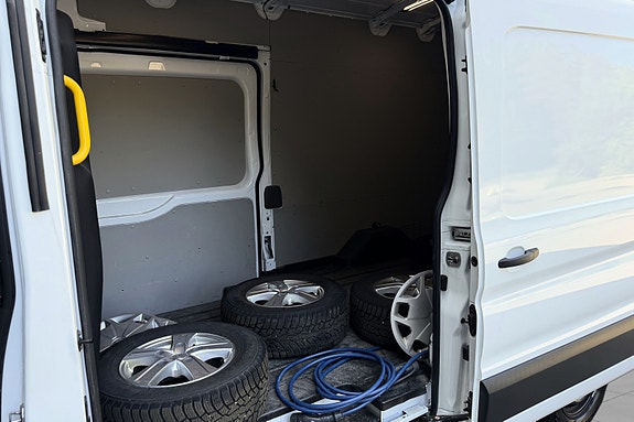 Ford Transit 12 of 24