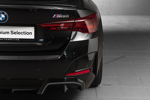 BMW i4 7 of 30