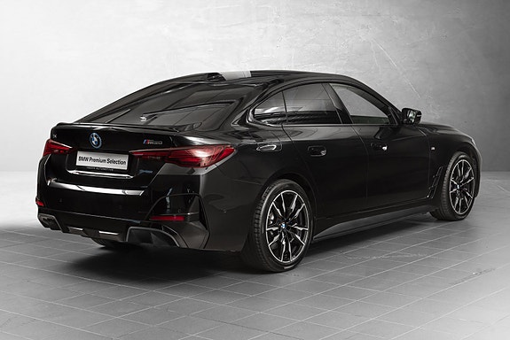 BMW i4 8 of 30