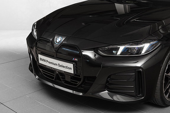 BMW i4 3 of 30