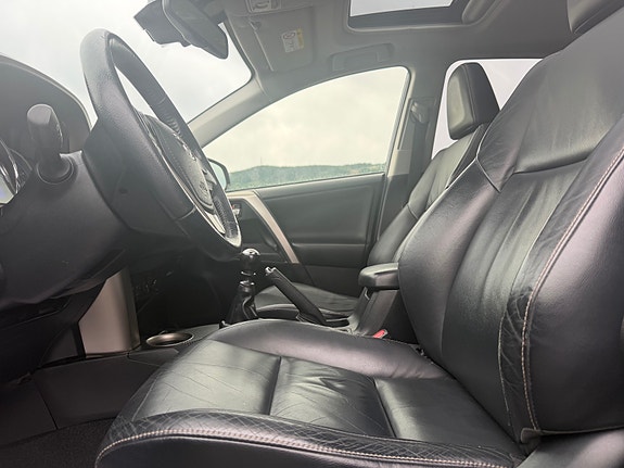 Toyota RAV4 13 of 21