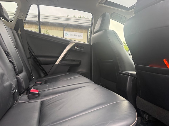 Toyota RAV4 11 of 21