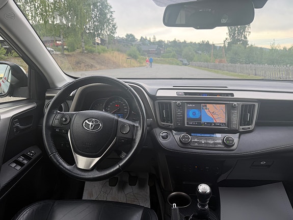 Toyota RAV4 15 of 21