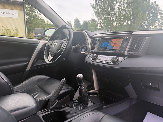 Toyota RAV4 14 of 21