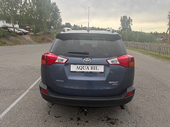 Toyota RAV4 8 of 21