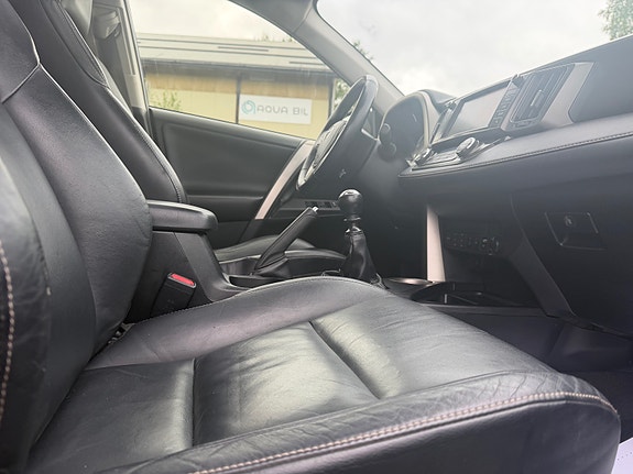 Toyota RAV4 12 of 21