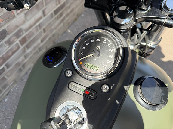 Harley-Davidson FXDB Dyna Street Bob 11 of 11