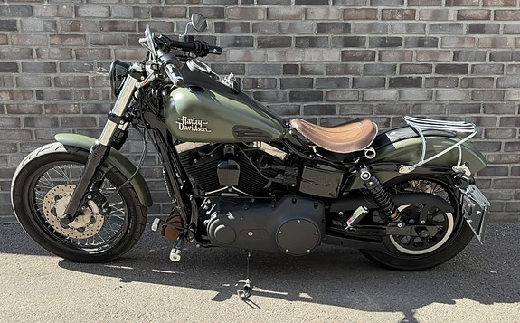 Harley-Davidson FXDB Dyna Street Bob 4 of 5