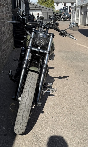 Harley-Davidson FXDB Dyna Street Bob 8 of 11