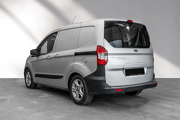 Ford Transit Courier 5 of 5
