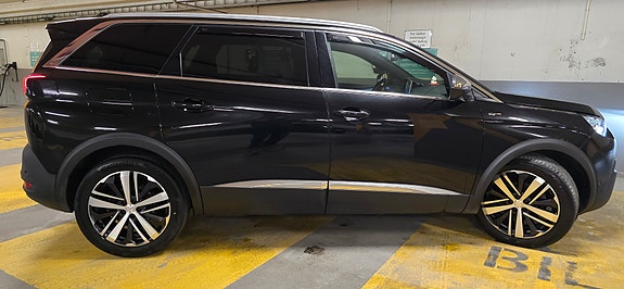 Peugeot 5008 2 of 30