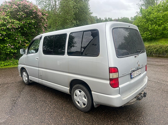 Toyota HiAce 3 of 5