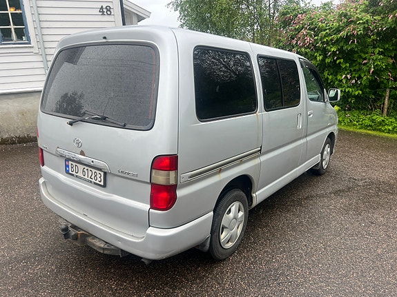 Toyota HiAce 5 of 5