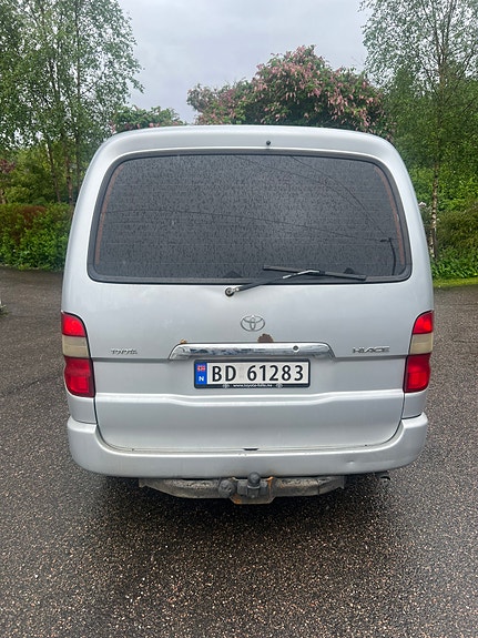 Toyota HiAce 4 of 5