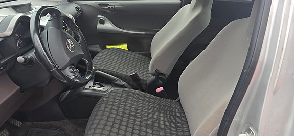 Toyota IQ 9 of 17