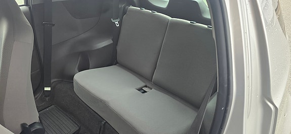 Toyota IQ 10 of 17