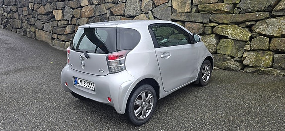 Toyota IQ 6 of 17