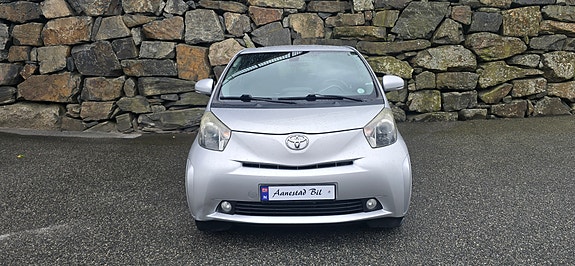 Toyota IQ 2 of 17