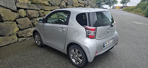 Toyota IQ 4 of 17