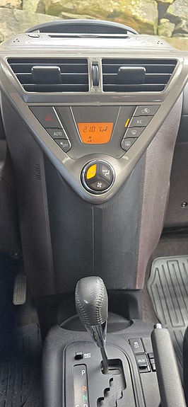 Toyota IQ 13 of 17