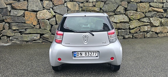 Toyota IQ 5 of 17