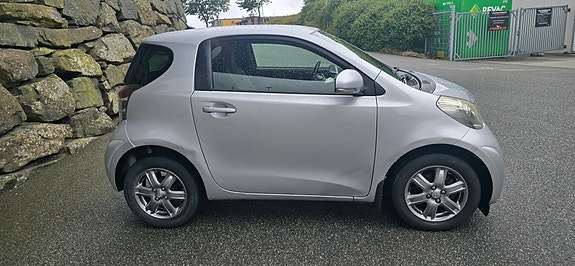 Toyota IQ 7 of 17