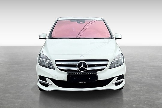 Mercedes-Benz B-Electric 2 of 5
