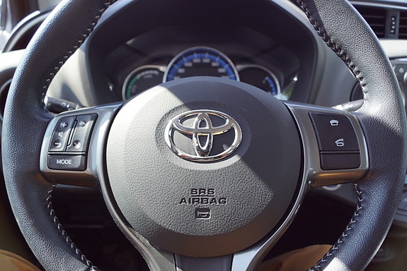 Toyota Yaris 8 of 19