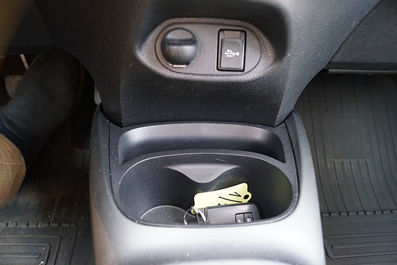 Toyota Yaris 13 of 19