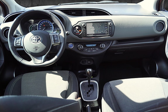 Toyota Yaris 7 of 19