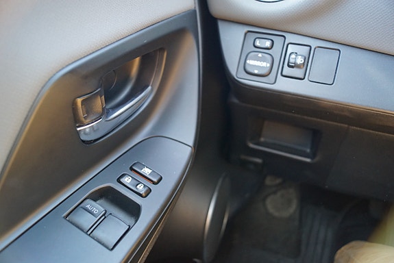 Toyota Yaris 12 of 19