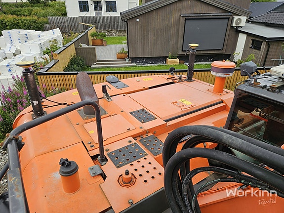 Hitachi ZX225 - 5B 7 of 15