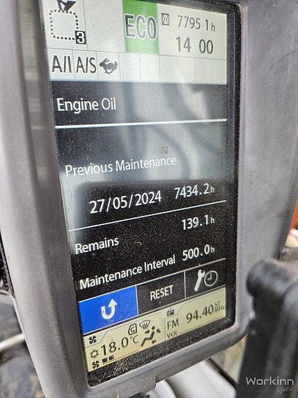 Hitachi ZX225 - 5B 14 of 15