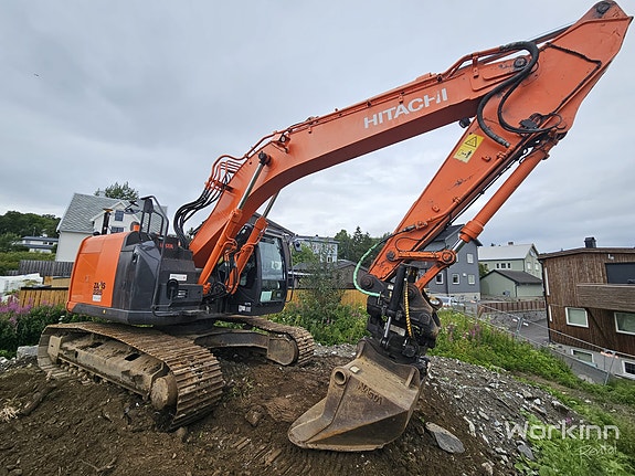 Hitachi ZX225 - 5B 3 of 15