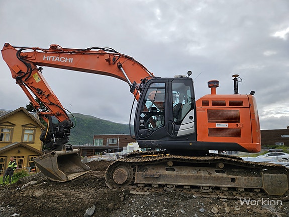 Hitachi ZX225 - 5B