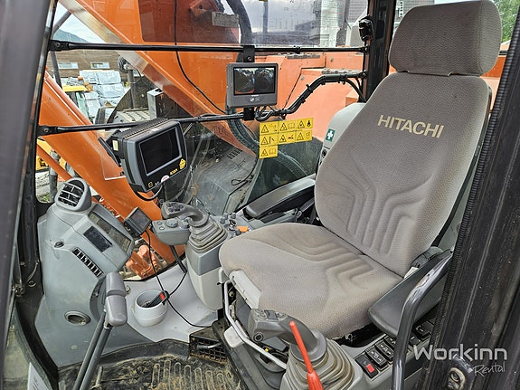 Hitachi ZX225 - 5B 11 of 15