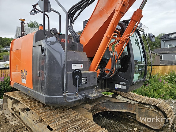 Hitachi ZX225 - 5B 4 of 15