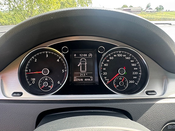 Volkswagen Passat 15 of 30