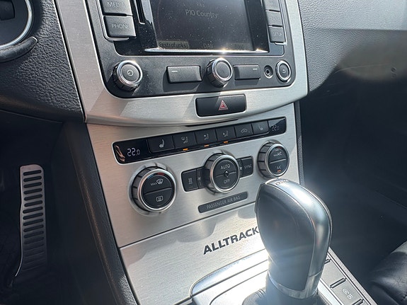 Volkswagen Passat 13 of 30