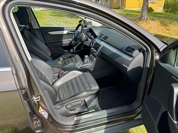 Volkswagen Passat 23 of 30